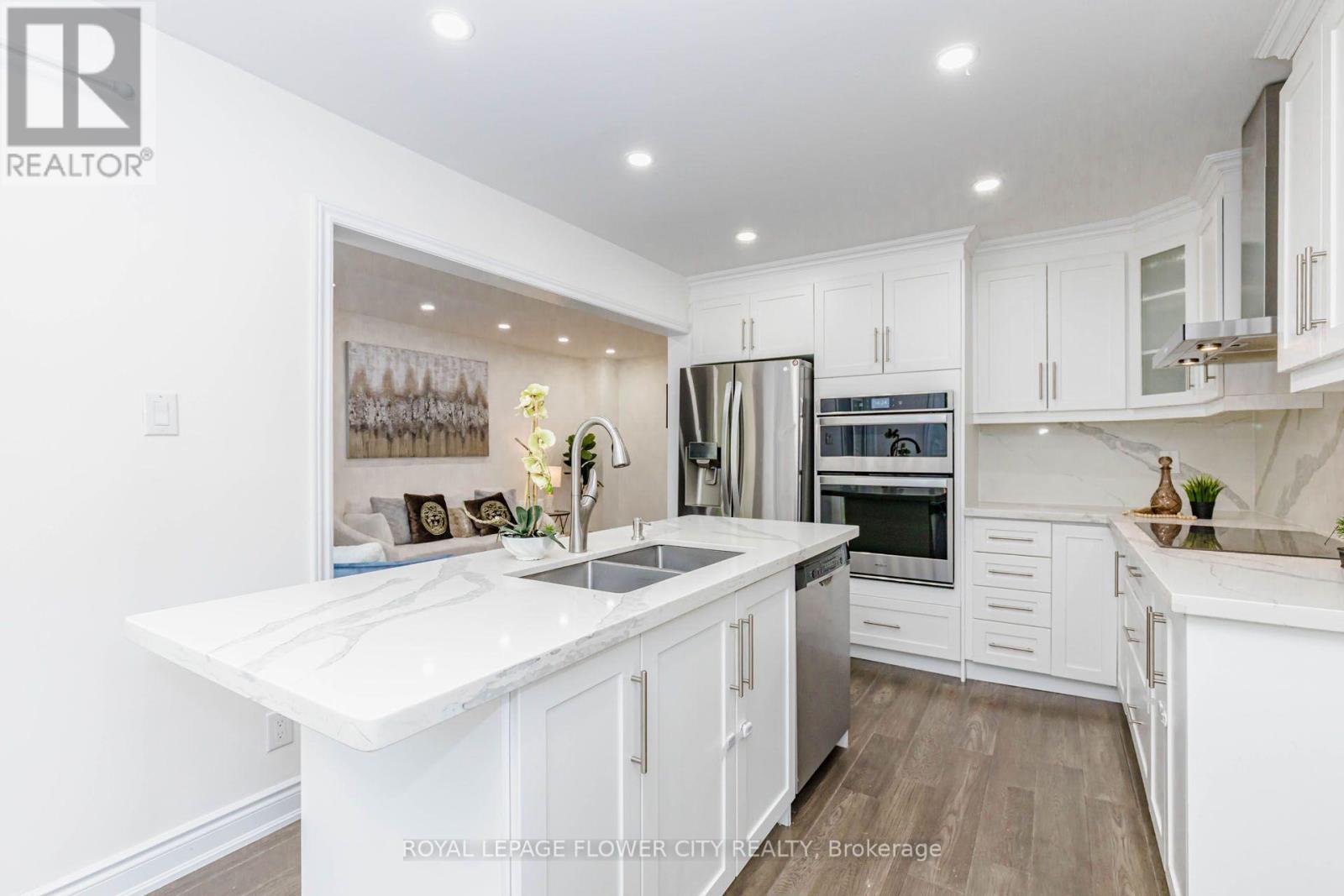 1530 Somergrove Crescent Property Photo 12