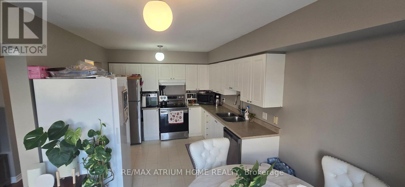 431 Drew Street Property Photo 10