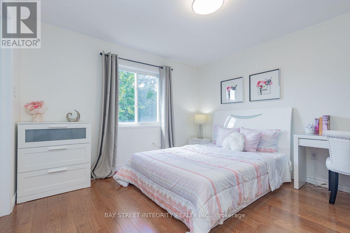 17 Weston Crescent Property Photo 28