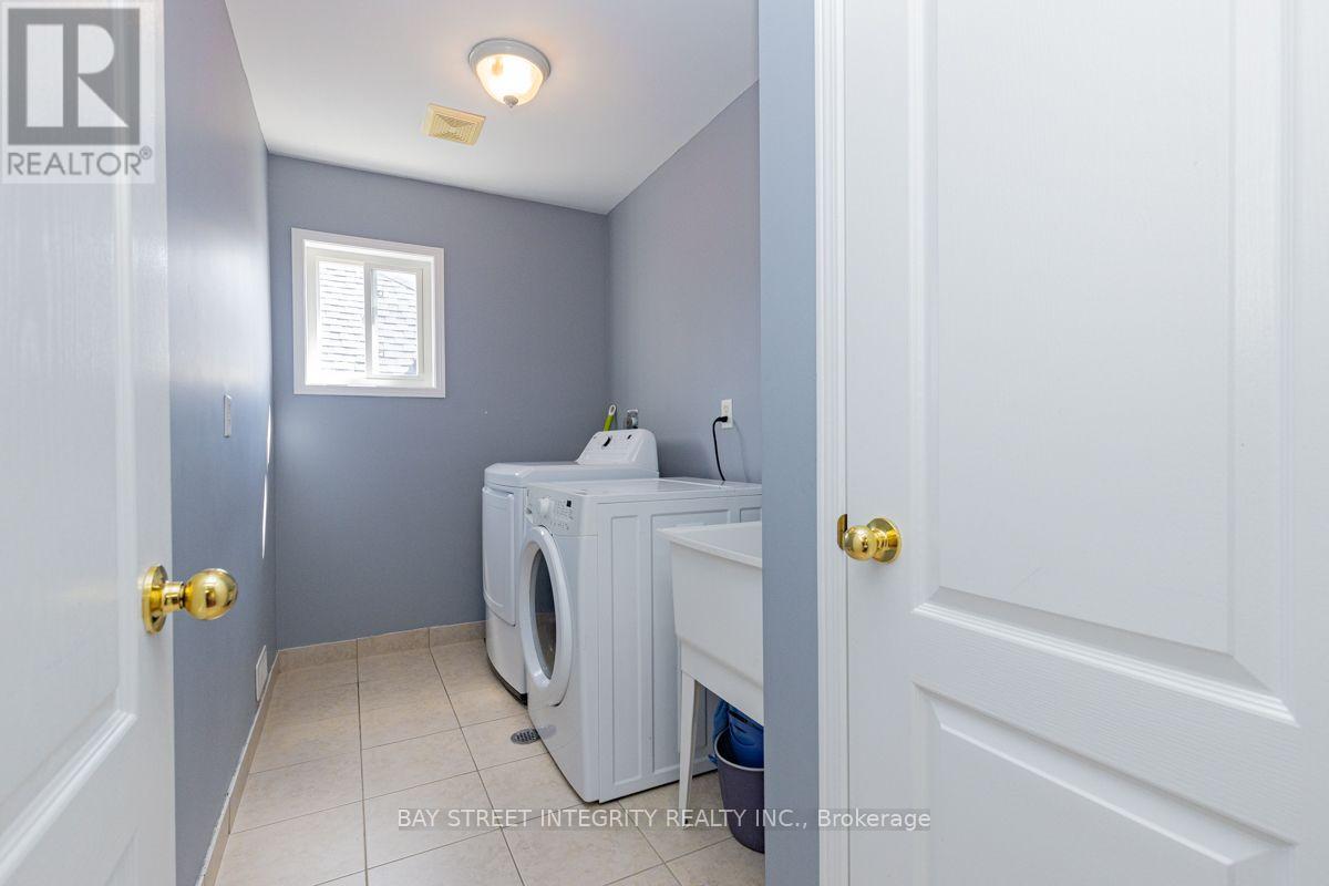 17 Weston Crescent Property Photo 30
