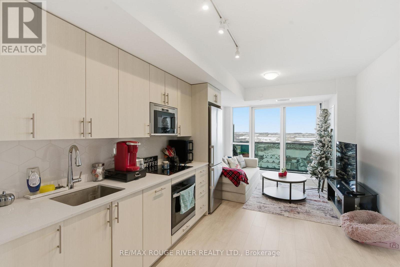 2321 - 2545 Simcoe Street N Property Photo 9