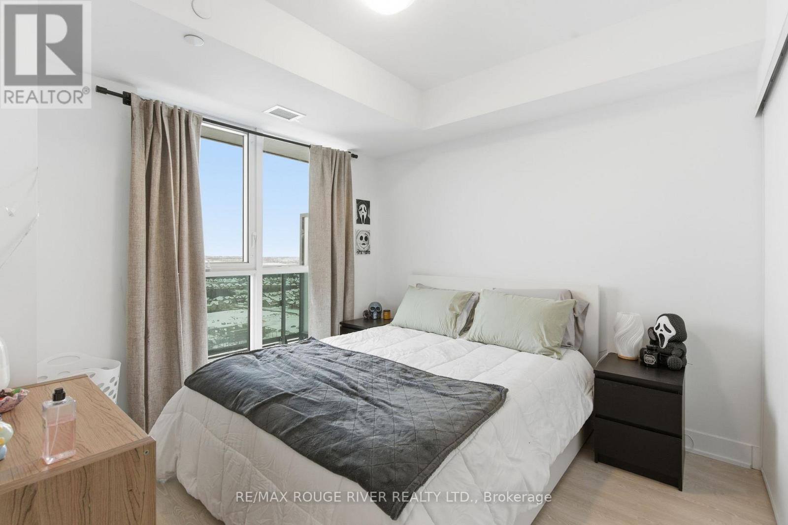 2321 - 2545 Simcoe Street N Property Photo 12