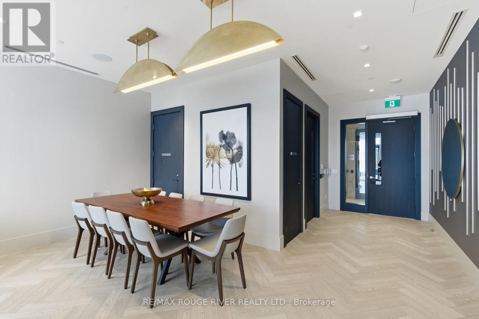 2321 - 2545 Simcoe Street N Property Photo 25