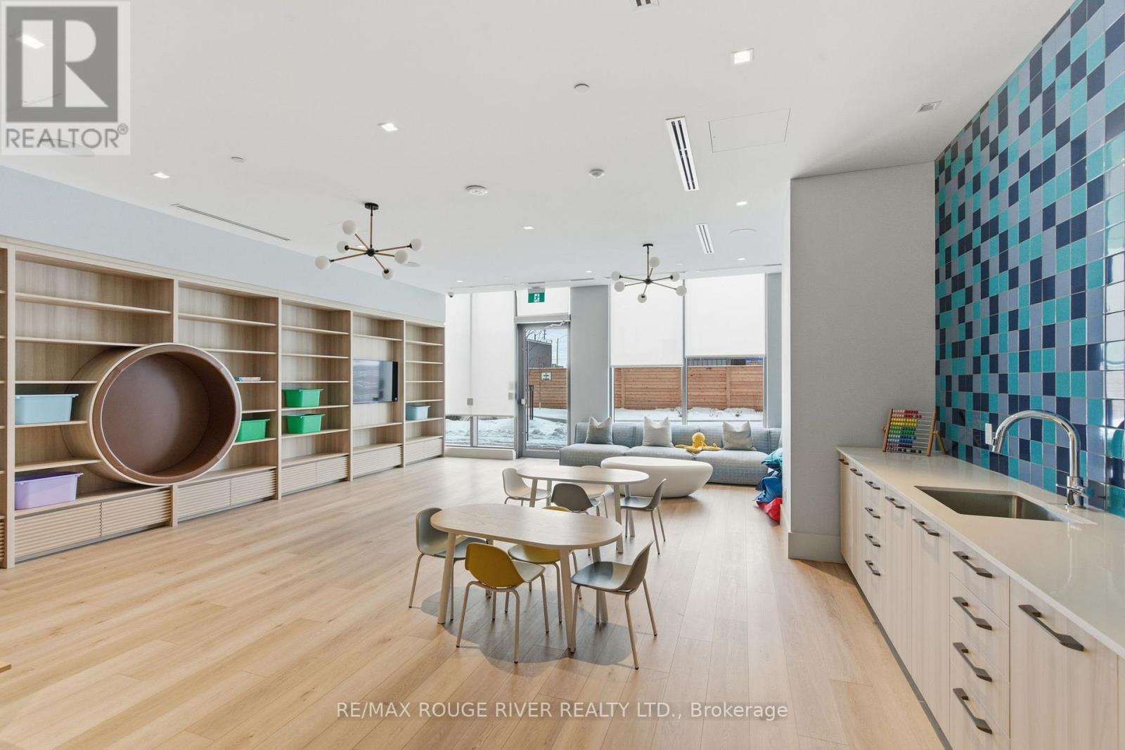 2321 - 2545 Simcoe Street N Property Photo 27