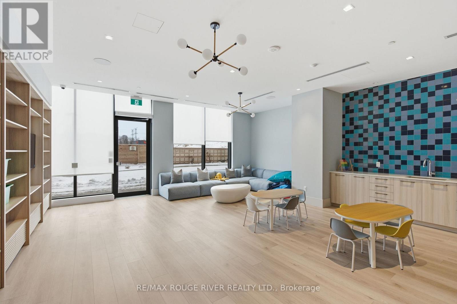2321 - 2545 Simcoe Street N Property Photo 28