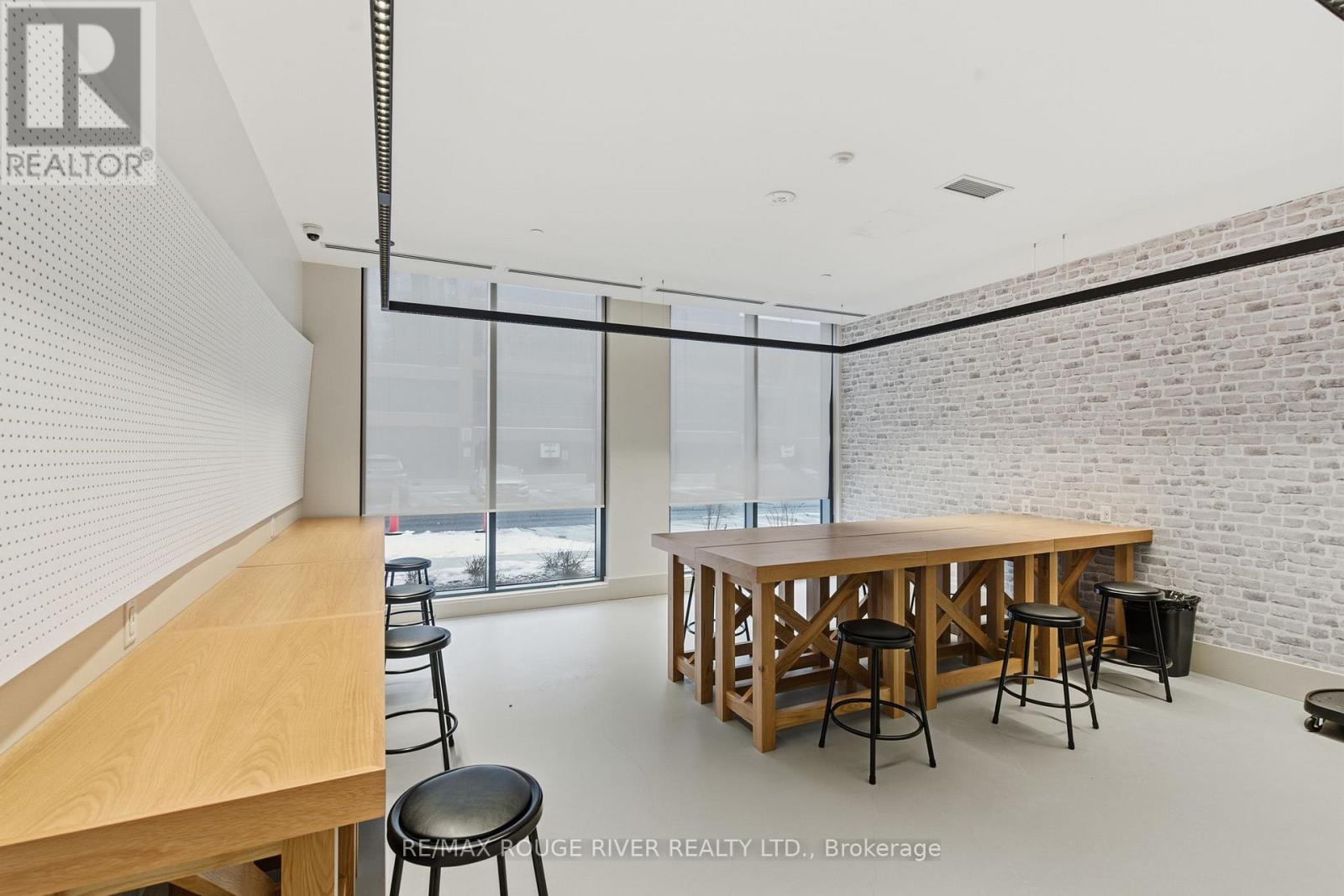 2321 - 2545 Simcoe Street N Property Photo 41