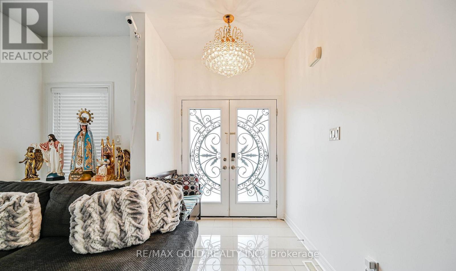 7 Bellotti Crescent Property Photo 3