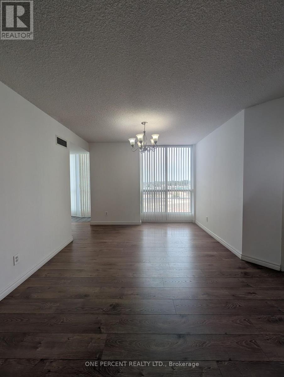 402 - 2550 Lawrence Avenue E Property Photo 11