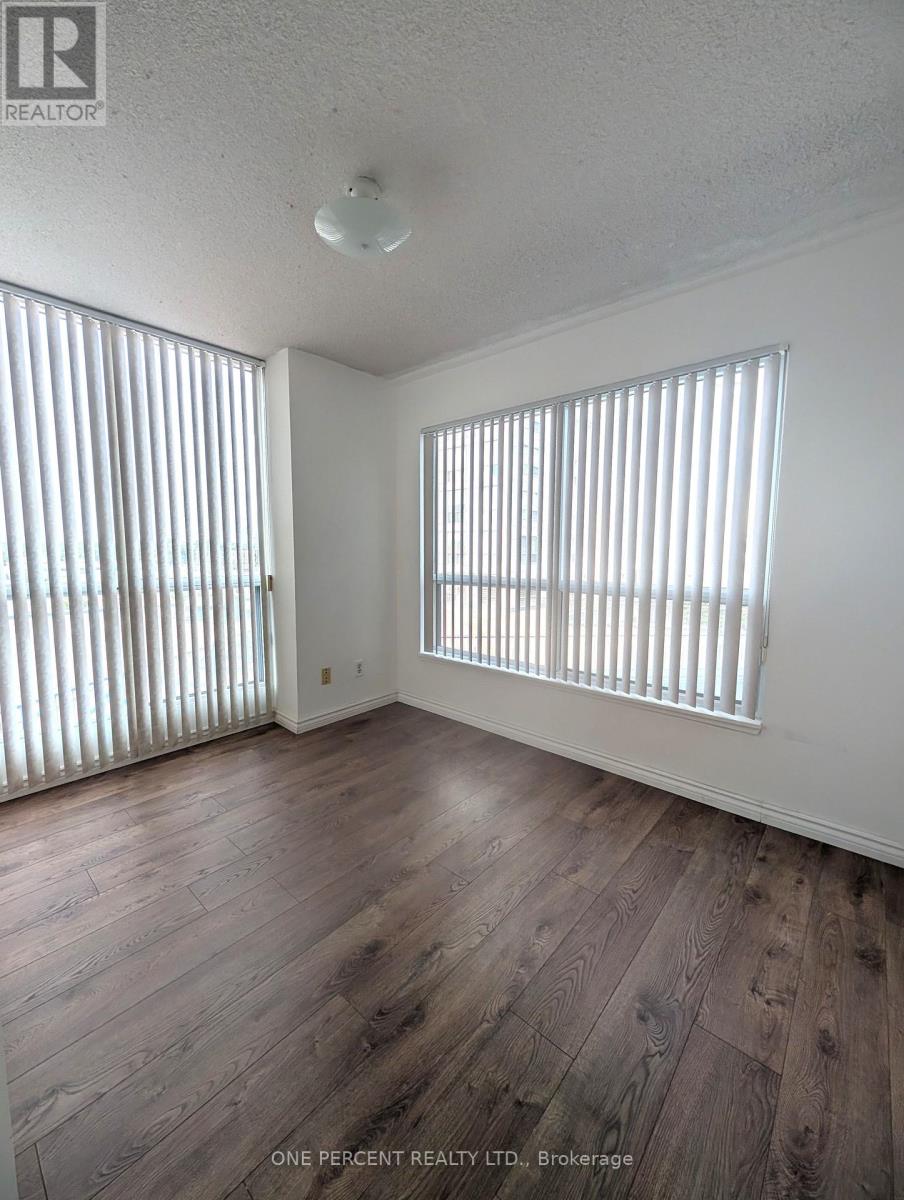 402 - 2550 Lawrence Avenue E Property Photo 12