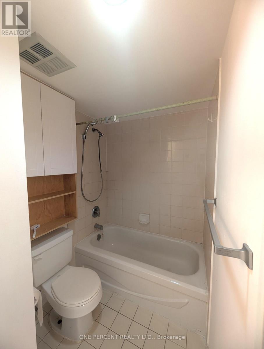 402 - 2550 Lawrence Avenue E Property Photo 18