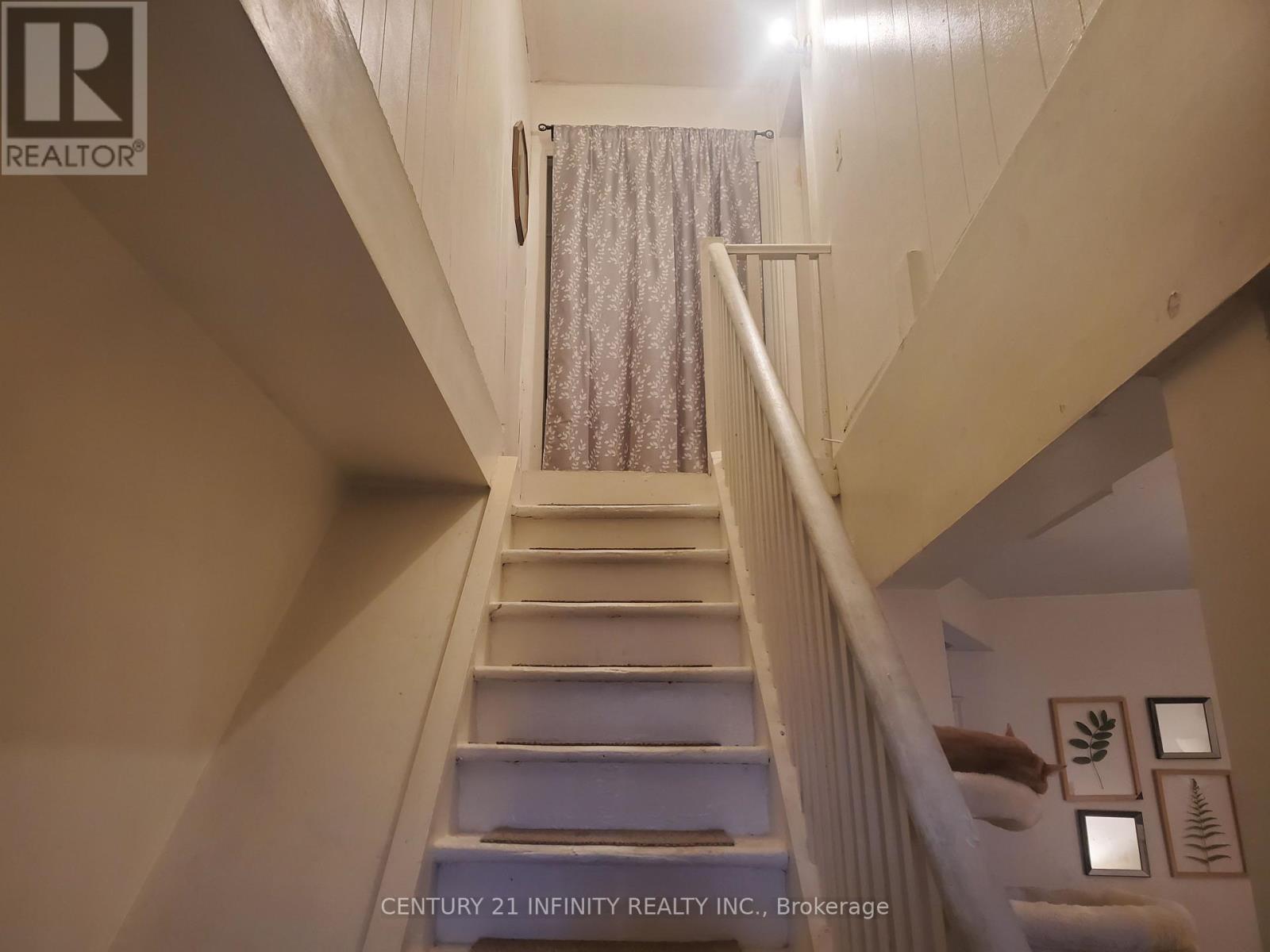 2 - 134 Simcoe Street S Property Photo 5