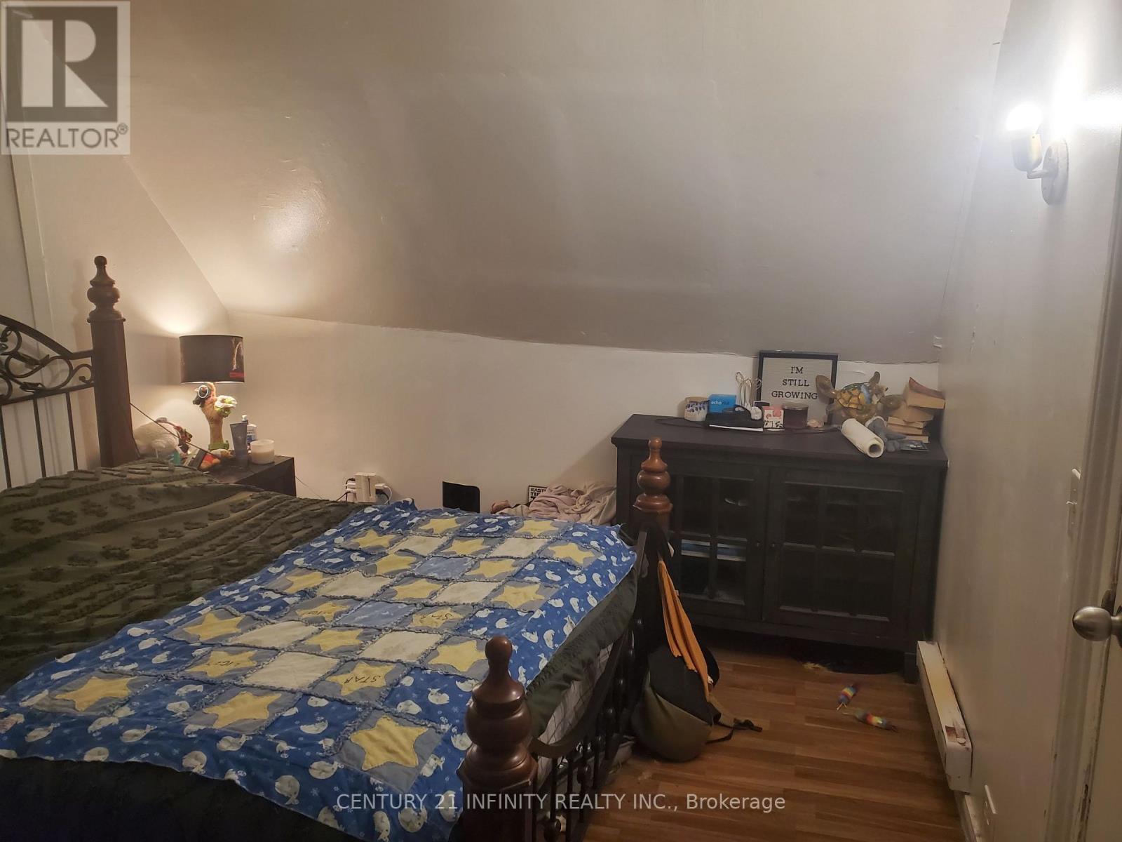 2 - 134 Simcoe Street S Property Photo 6