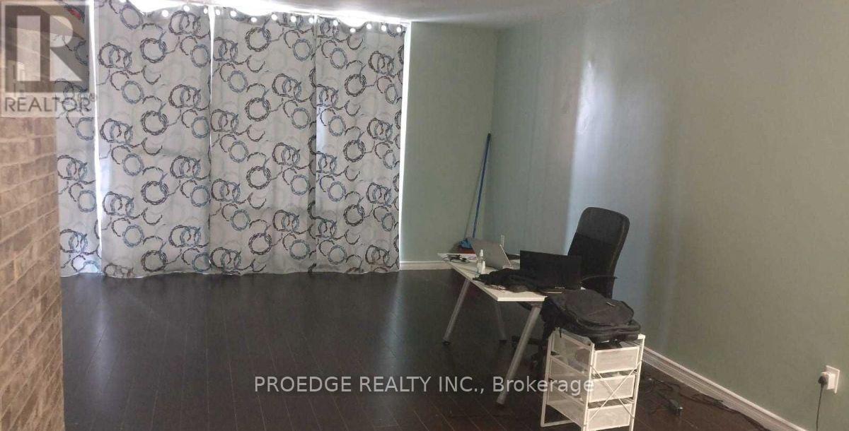 102 - 5 Massey Square Property Photo 5