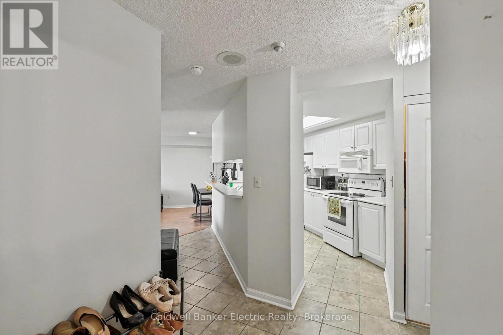 1011 - 712 Rossland Road E Property Photo 25