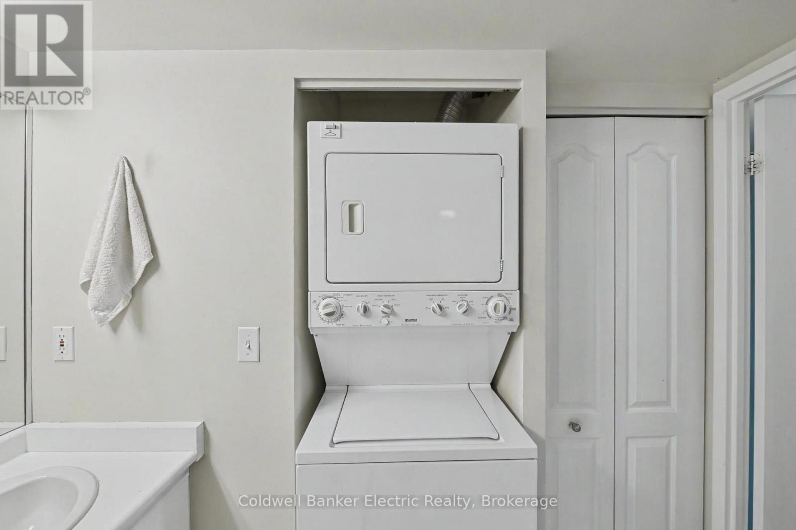 1011 - 712 Rossland Road E Property Photo 41