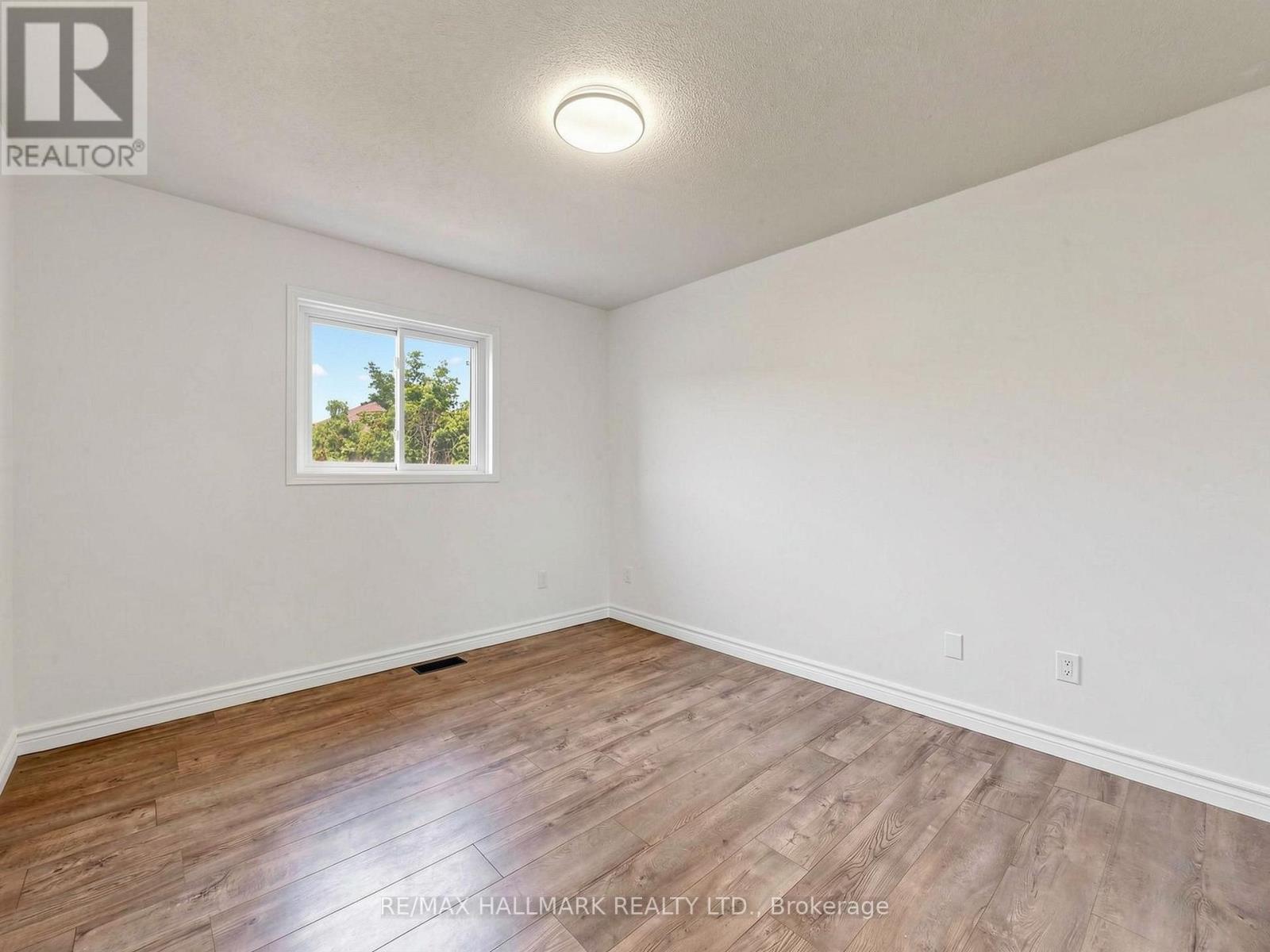 18 Howes Street Property Photo 23