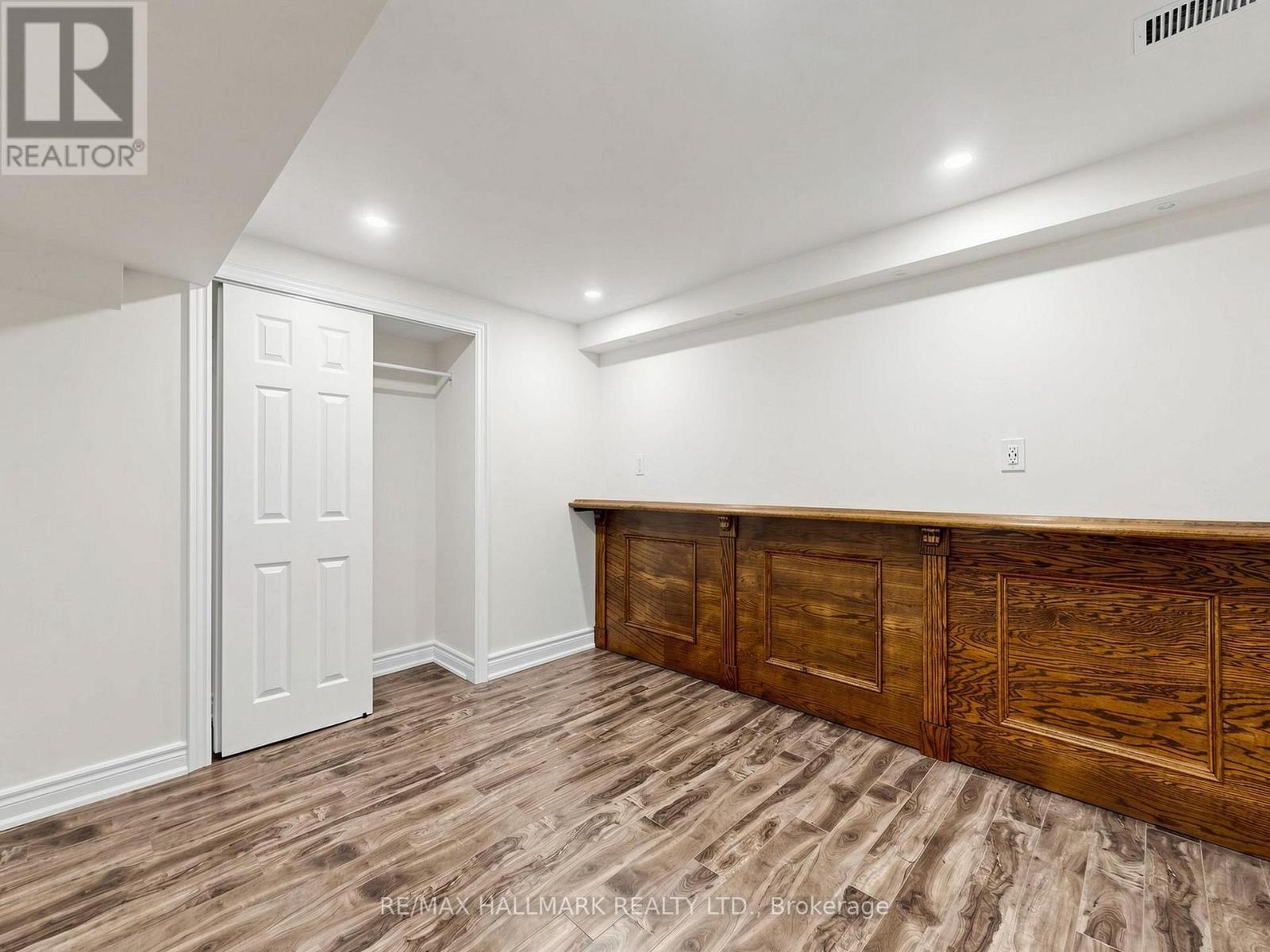 18 Howes Street Property Photo 36