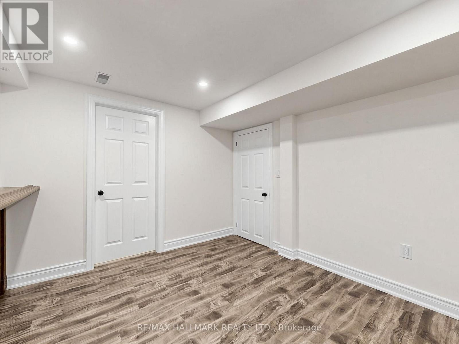 18 Howes Street Property Photo 37