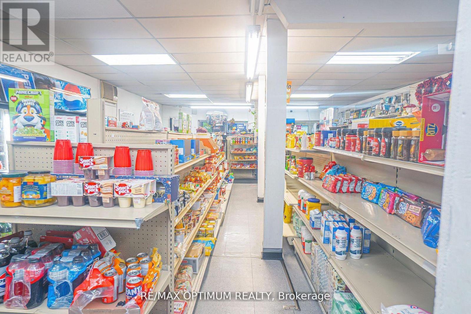 168 Bloor Street W Property Photo 3