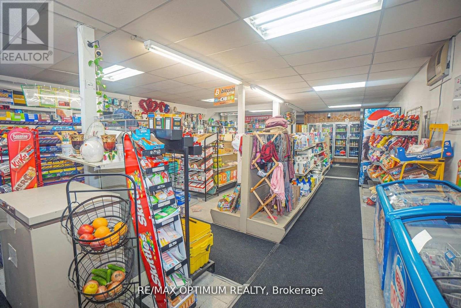 168 Bloor Street W Property Photo 4