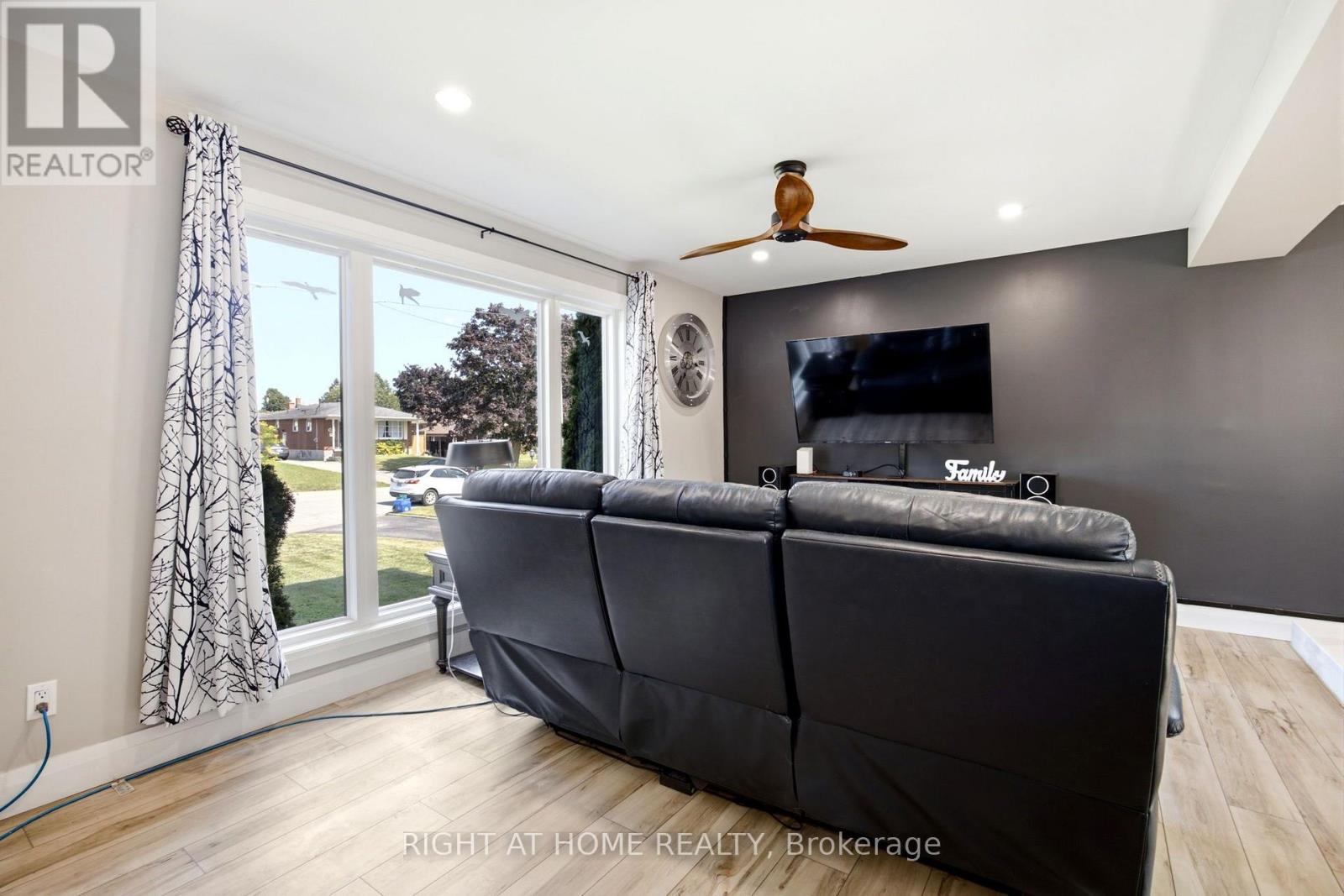 560 Tennyson Avenue Property Photo 10