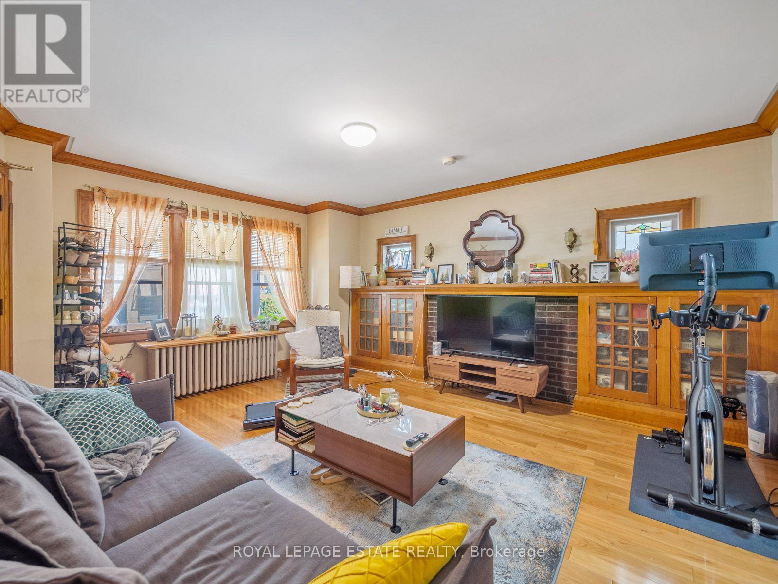 2275 Queen Street E Property Photo 8