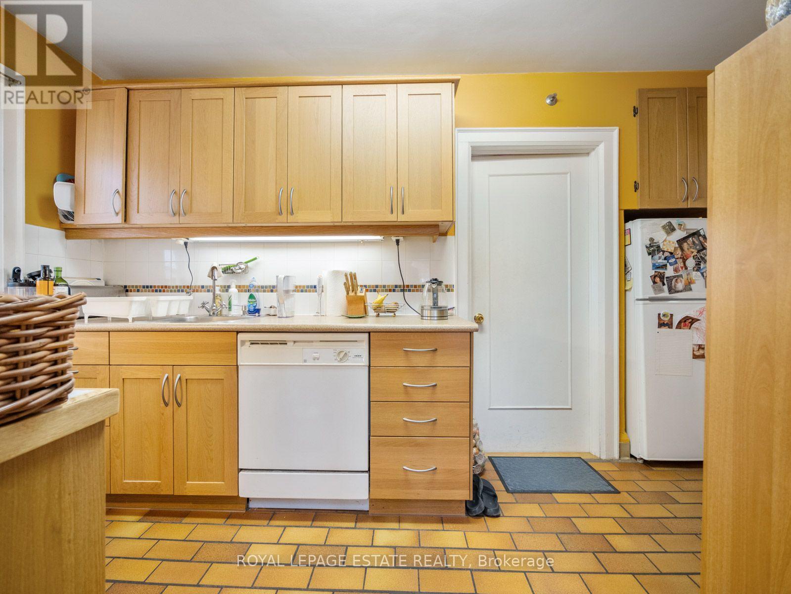 2275 Queen Street E Property Photo 10