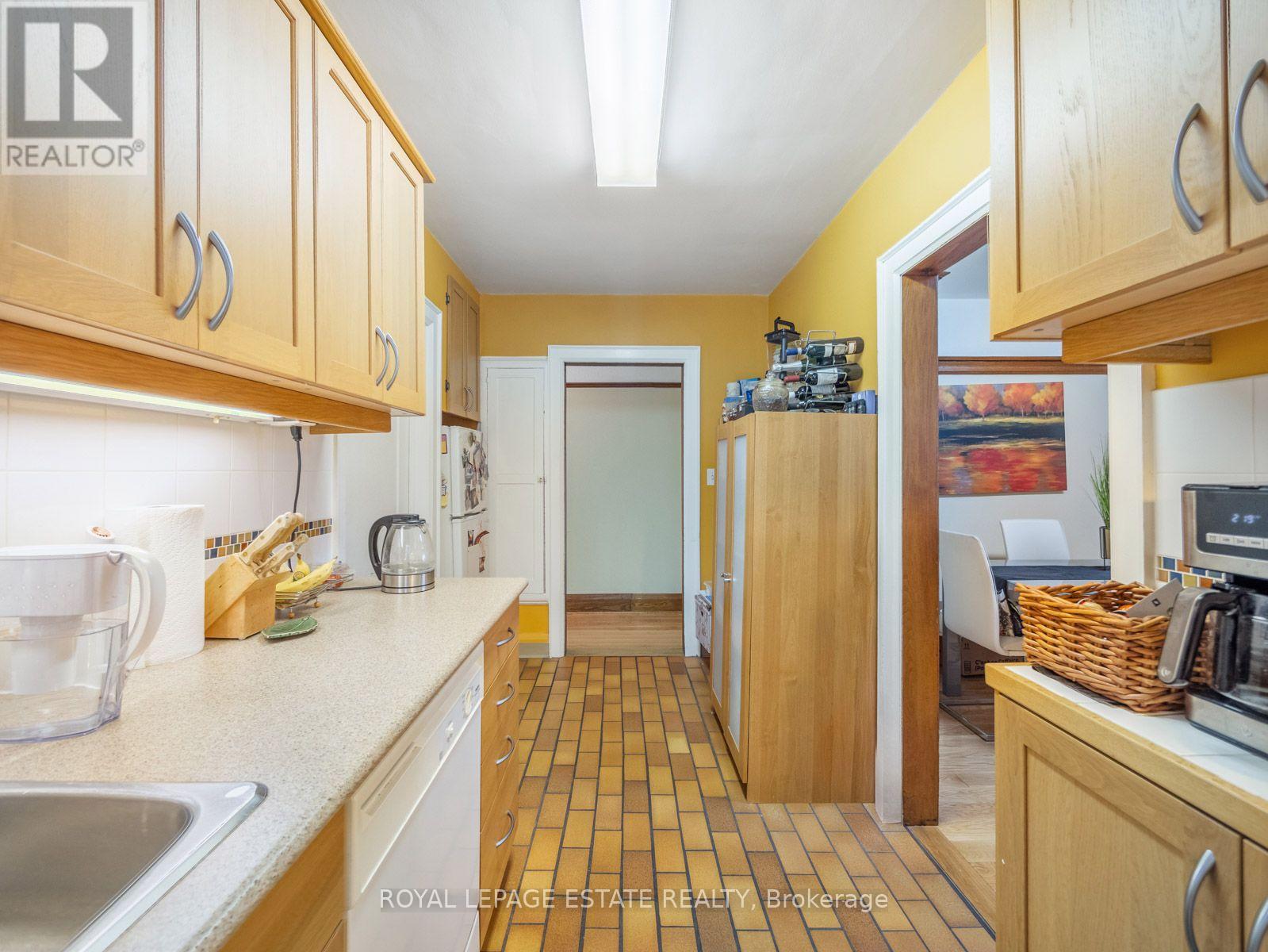 2275 Queen Street E Property Photo 11