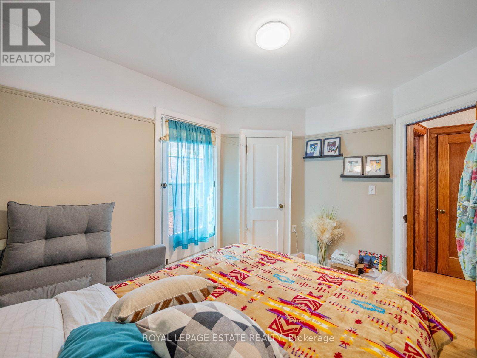 2275 Queen Street E Property Photo 12