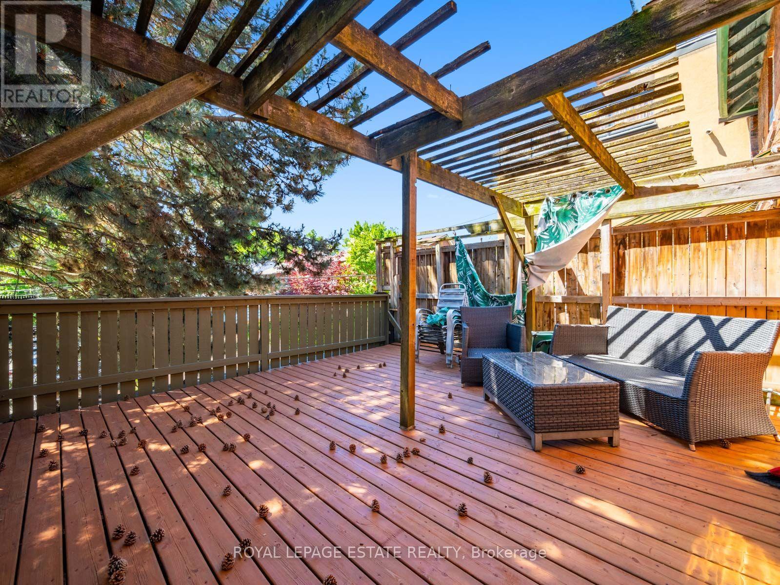 2275 Queen Street E Property Photo 14
