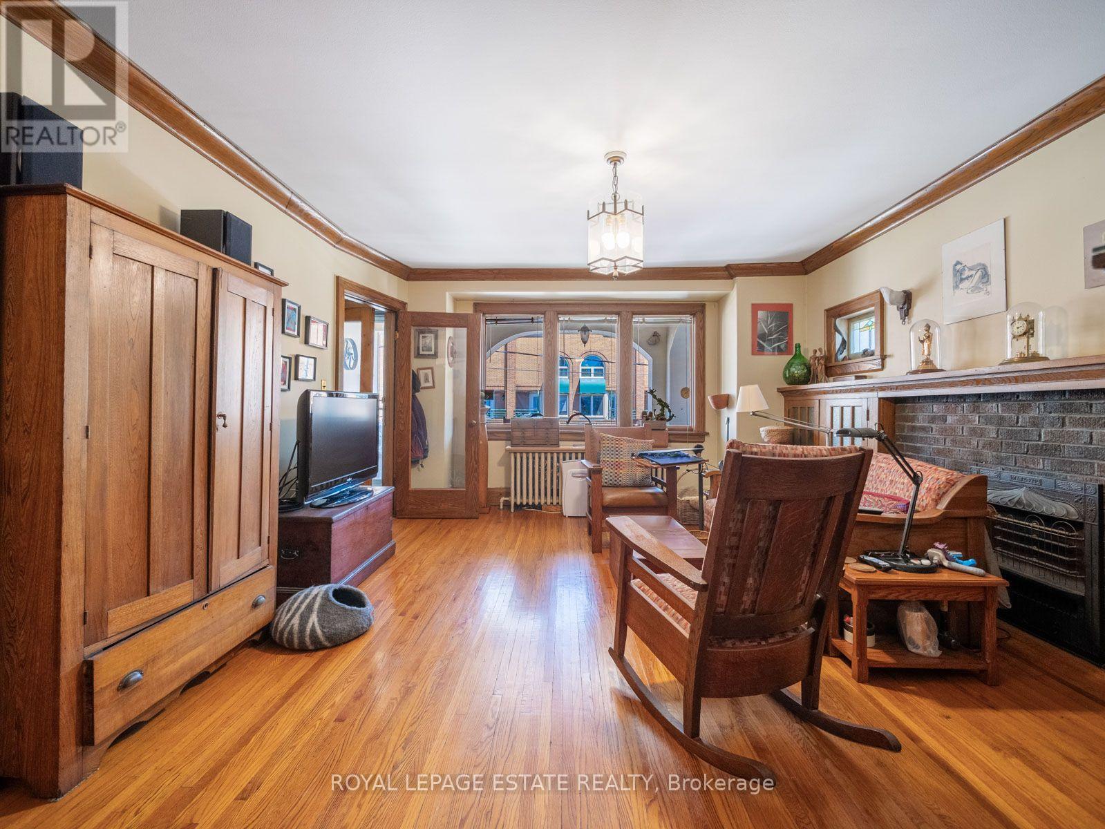 2275 Queen Street E Property Photo 17