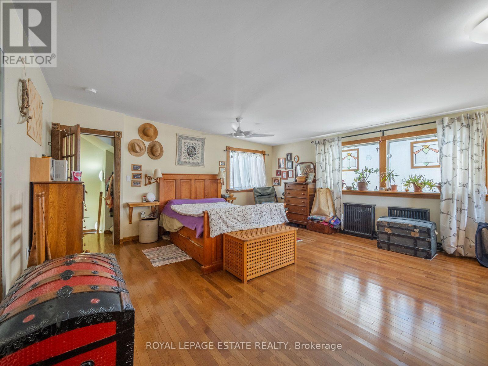 2275 Queen Street E Property Photo 32