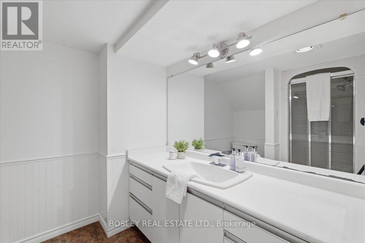 1841 Fairport Road Property Photo 27