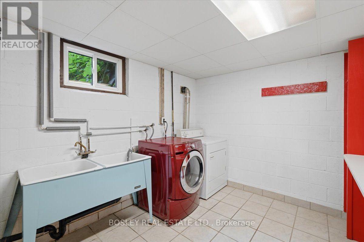 1841 Fairport Road Property Photo 30