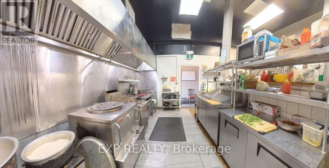 14 King Street W Property Photo 5