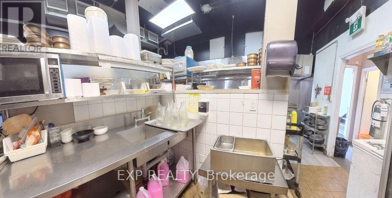 14 King Street W Property Photo 6