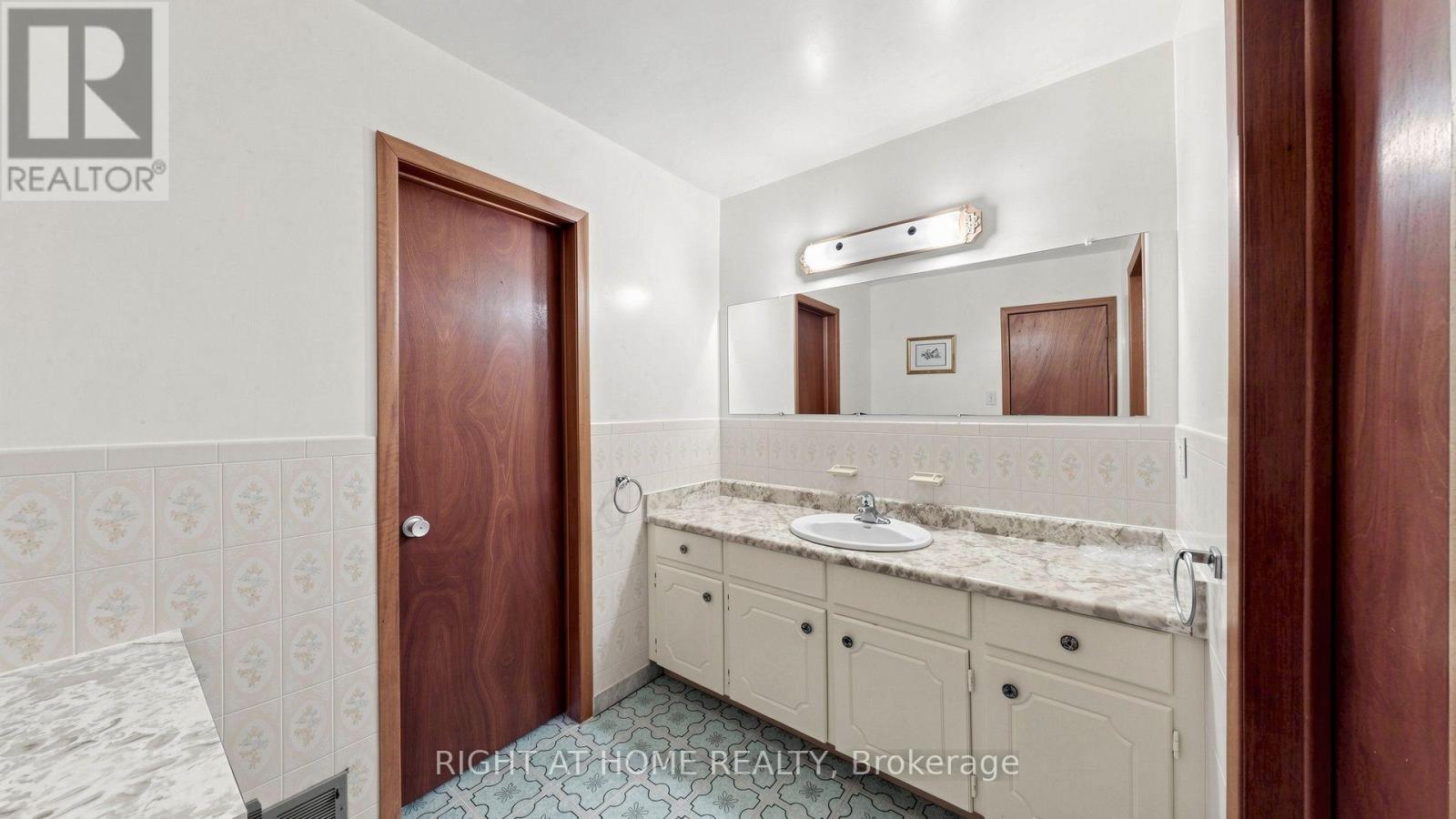 20 Torrens Avenue Property Photo 17