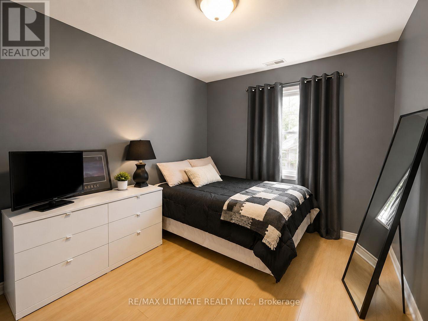 617 Gerrard Street E Property Photo 11