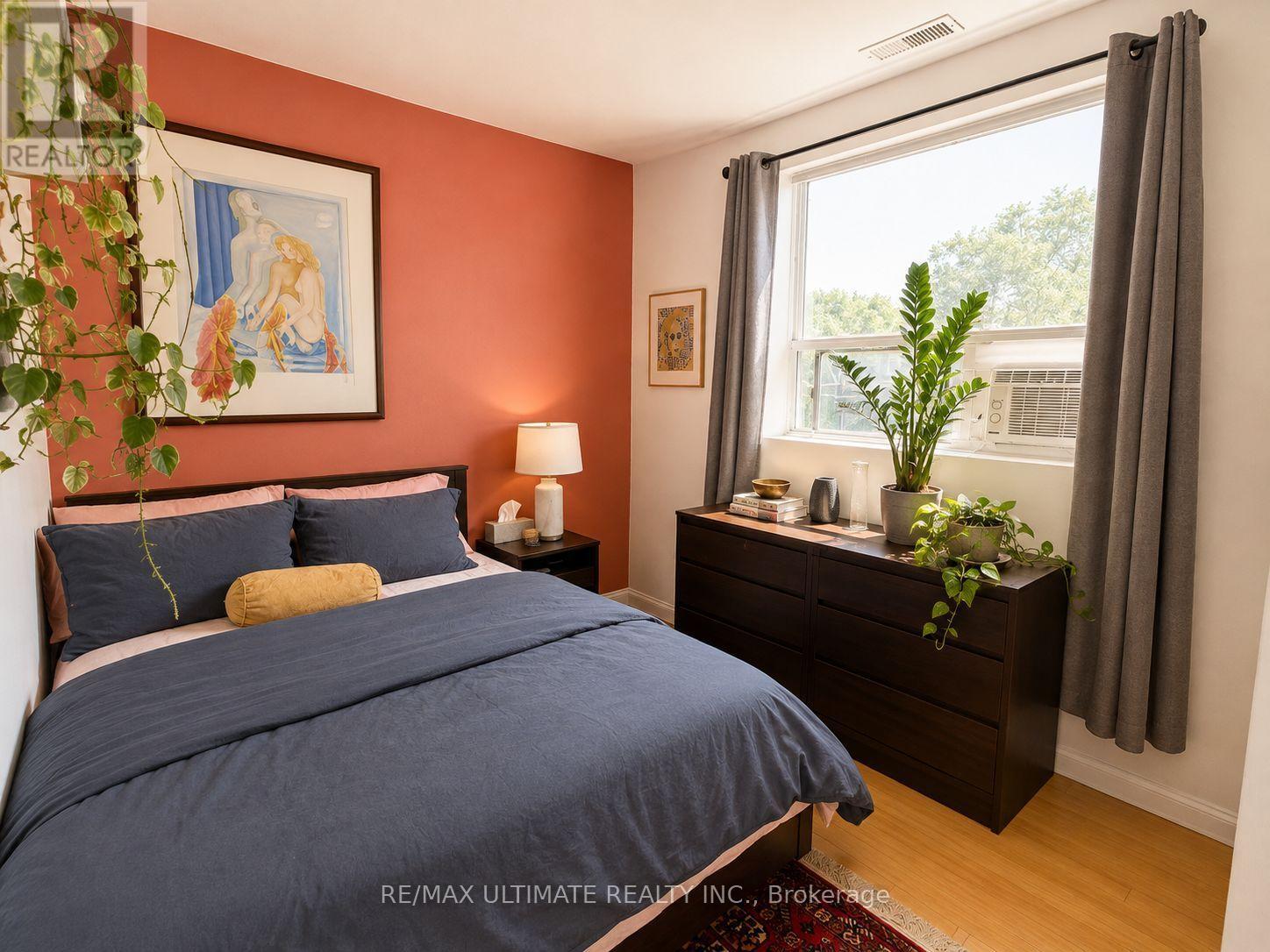 617 Gerrard Street E Property Photo 14