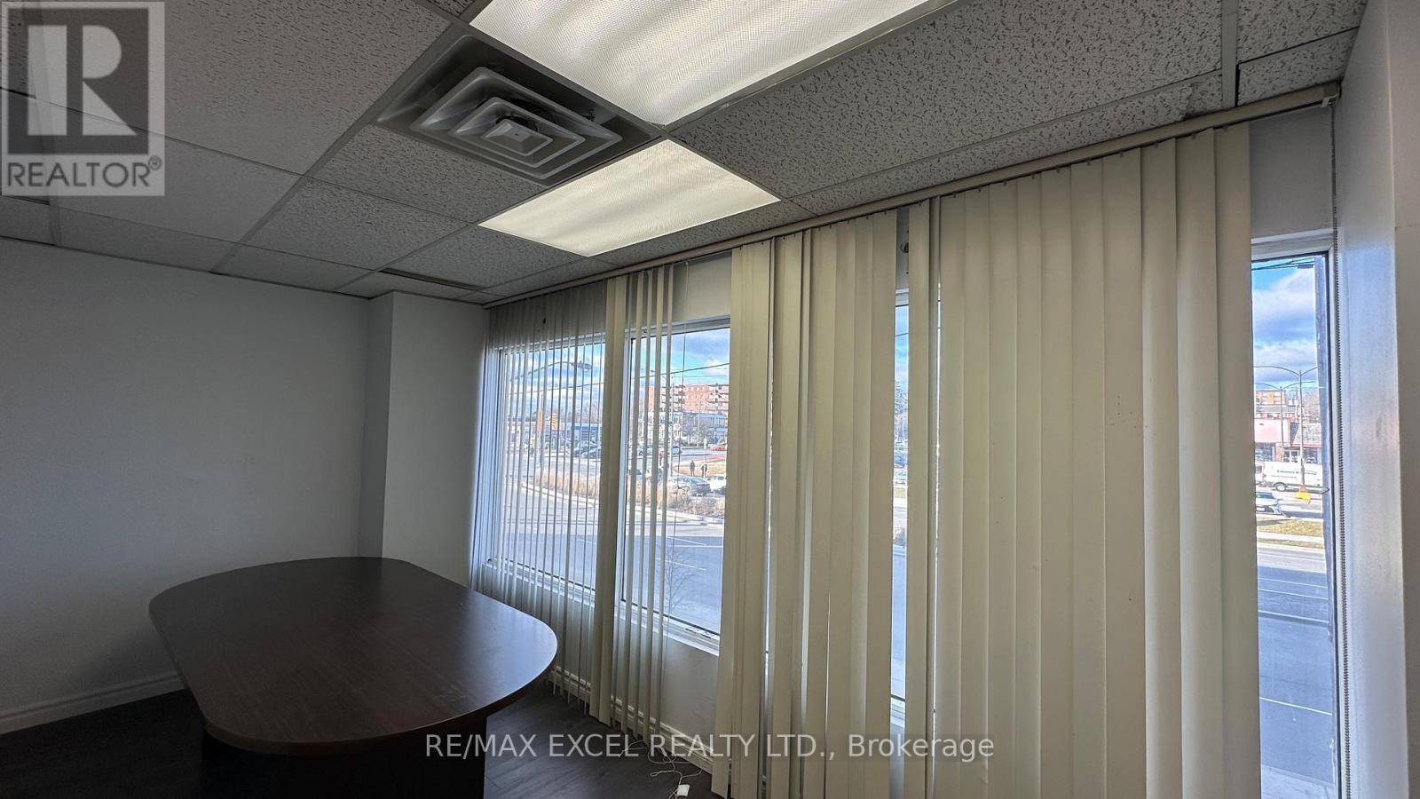 212 - 2425 Eglinton Avenue E Property Photo 8
