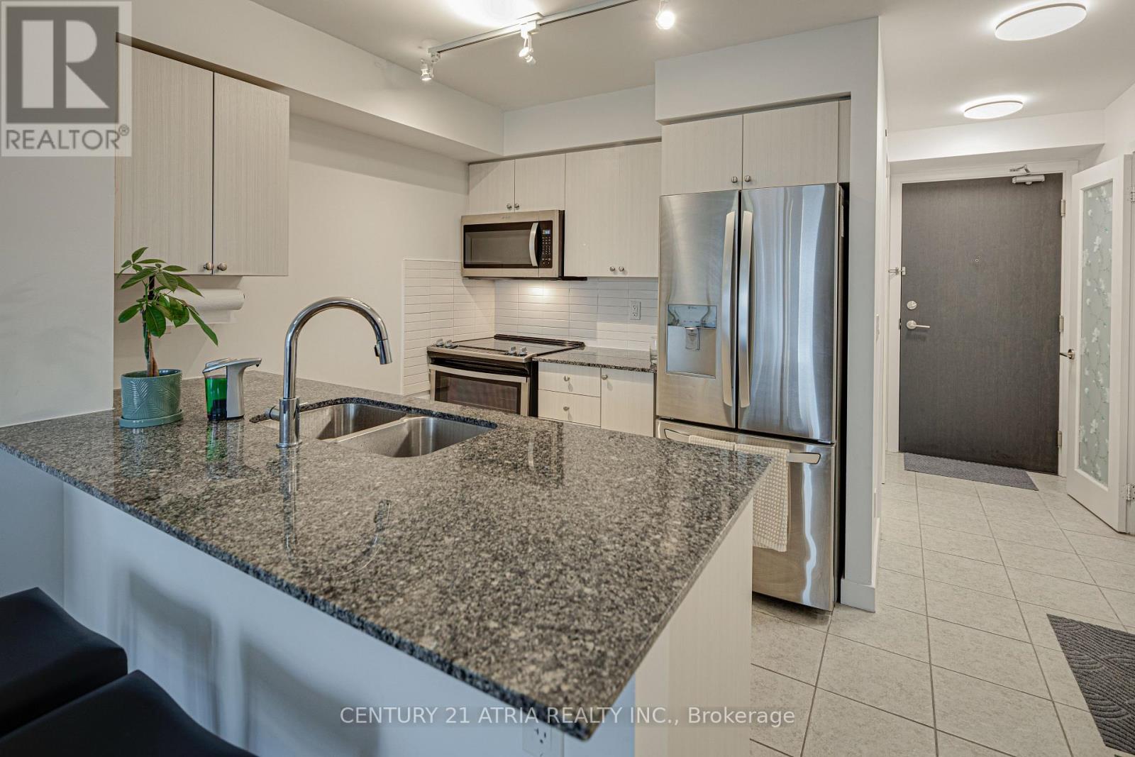 503 - 8 Trent Avenue Property Photo 6