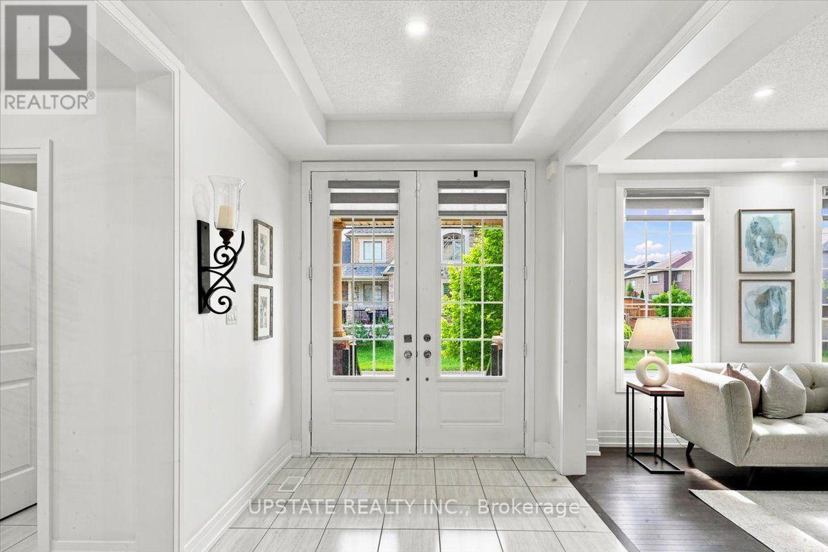 18 Blenheim Circle Property Photo 4