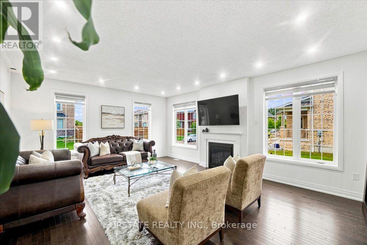 18 Blenheim Circle Property Photo 7