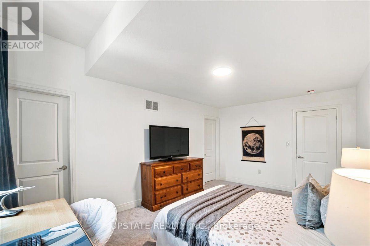 18 Blenheim Circle Property Photo 26