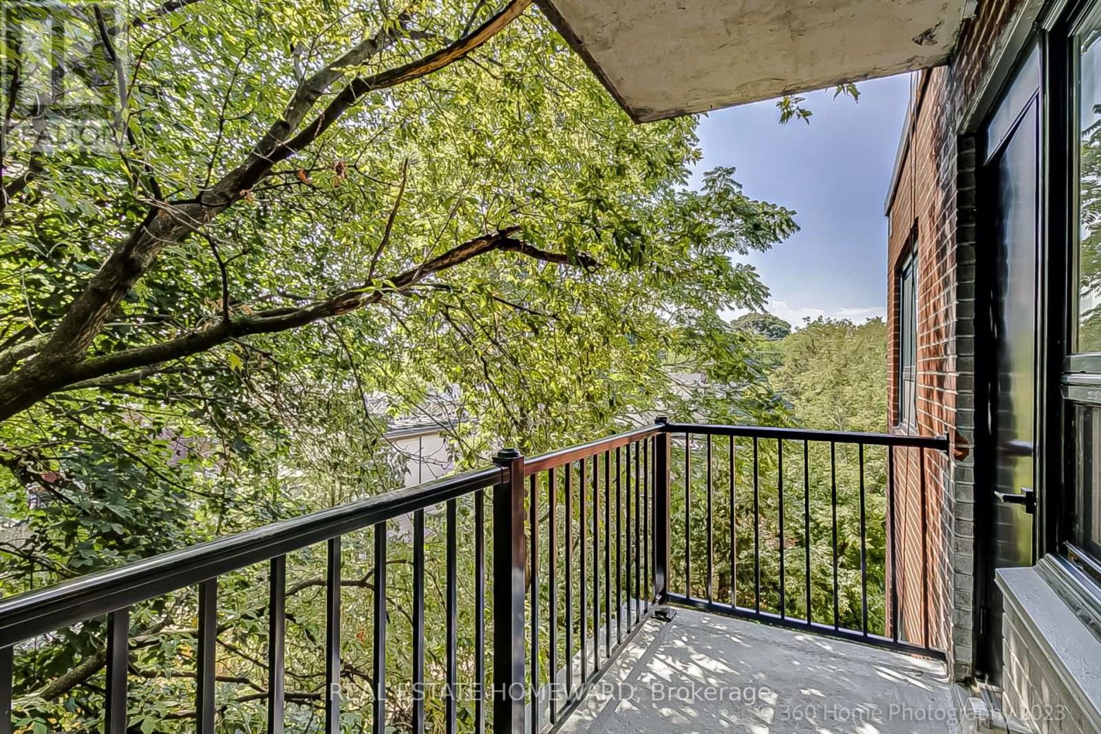 10 - 419 Woodbine Avenue Property Photo 3