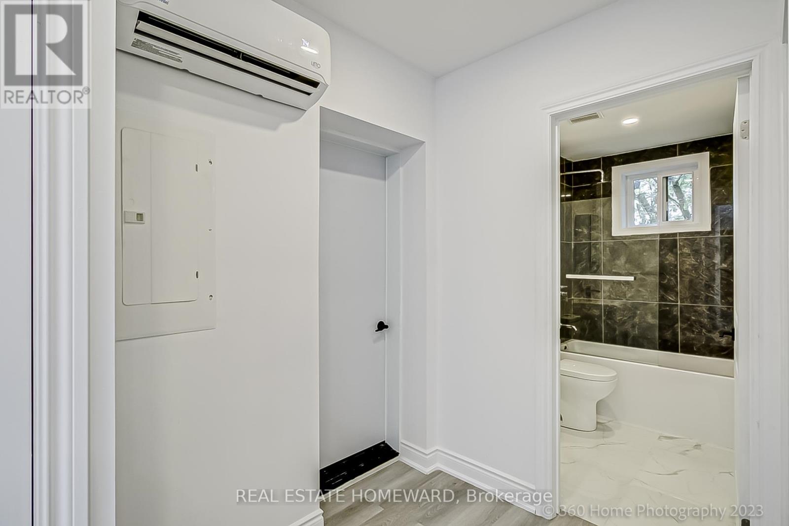 10 - 419 Woodbine Avenue Property Photo 8