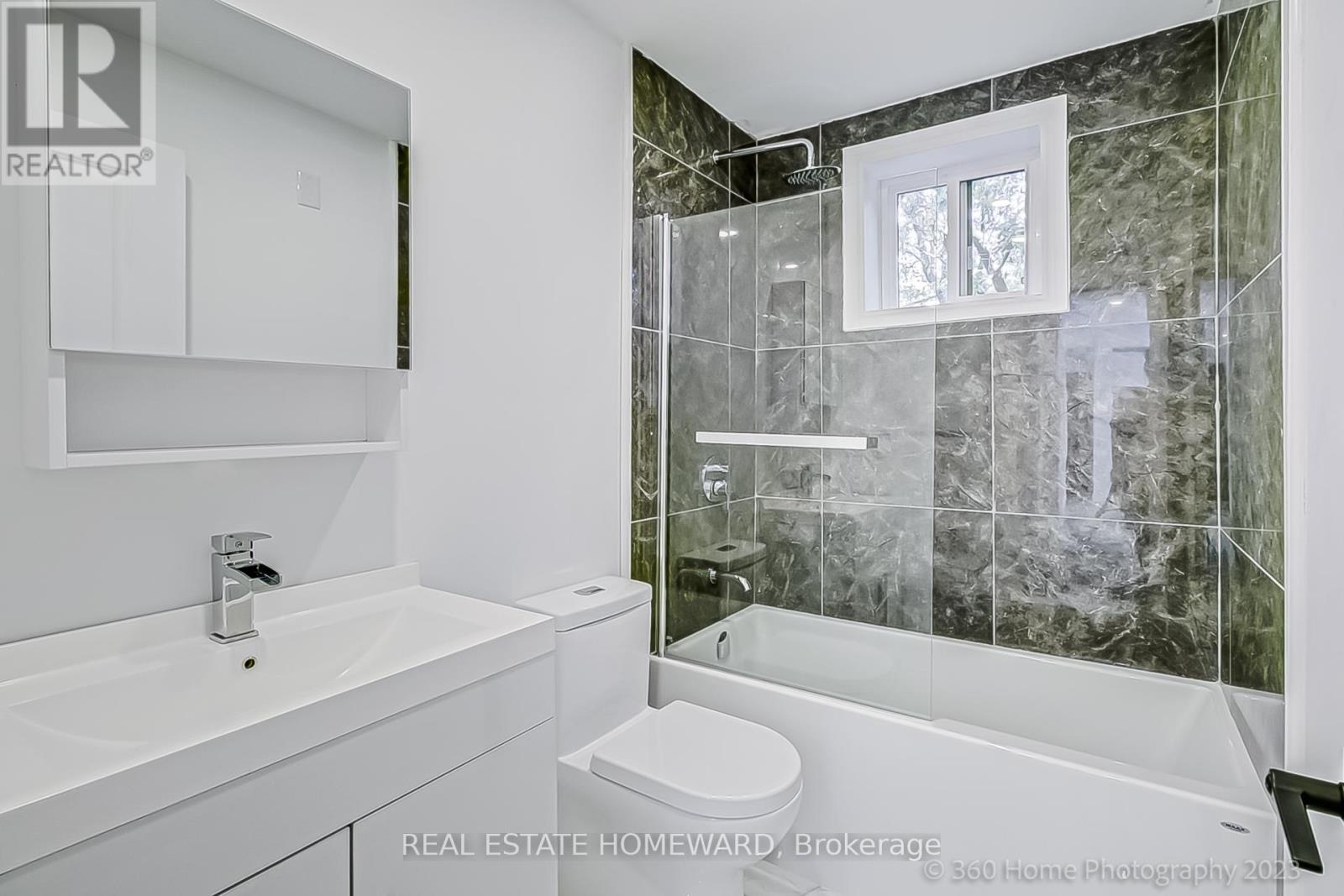 10 - 419 Woodbine Avenue Property Photo 10
