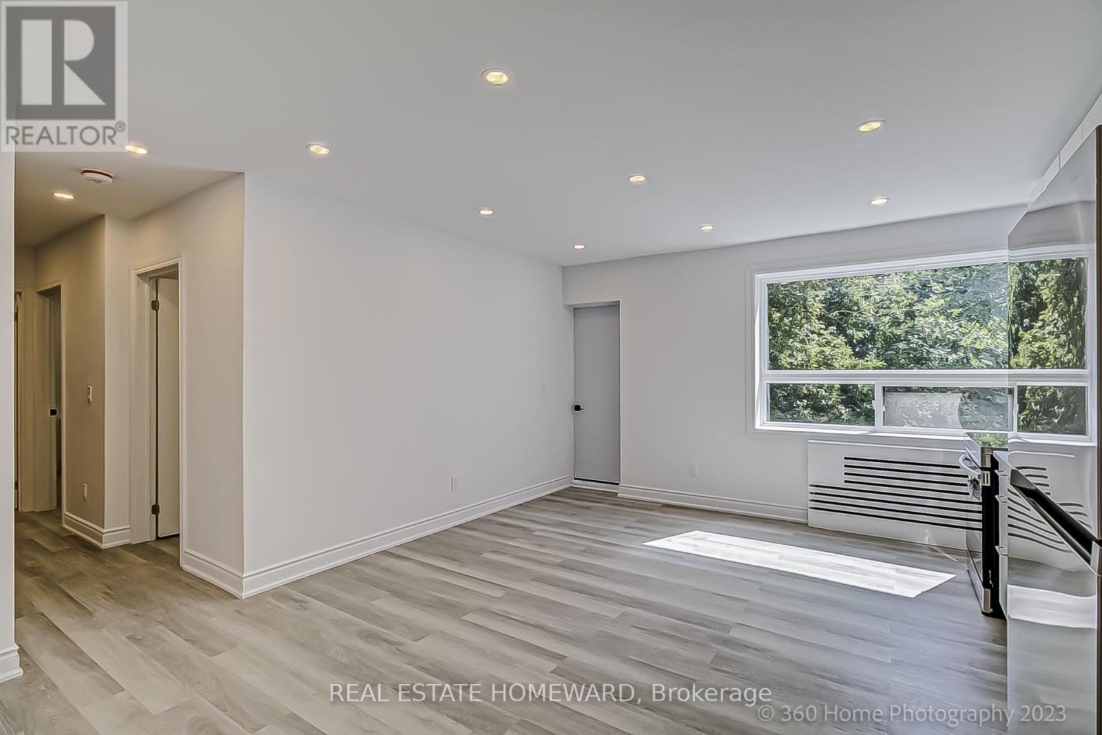 10 - 419 Woodbine Avenue Property Photo 11