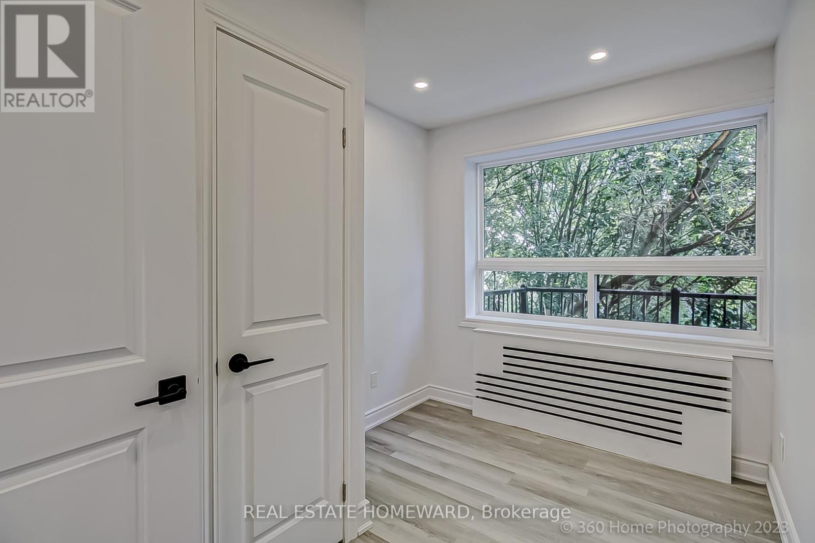 10 - 419 Woodbine Avenue Property Photo 12