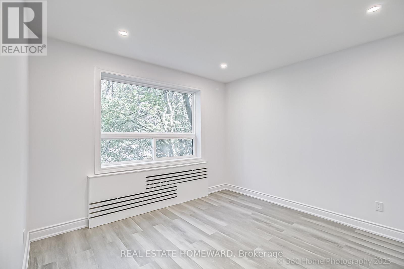 10 - 419 Woodbine Avenue Property Photo 14